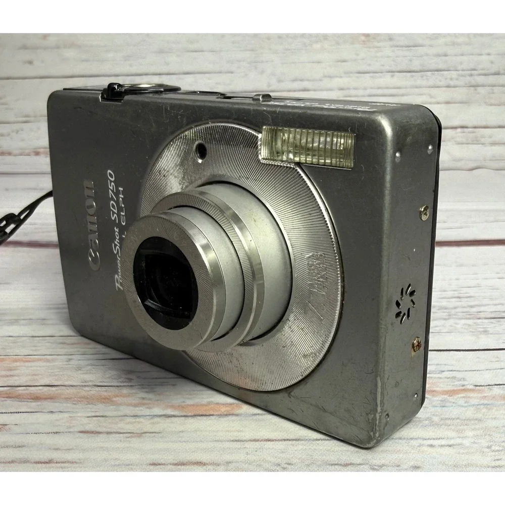 Canon‎ PowerShot SD750 Elph Digital Camera Silver For Parts or Repair